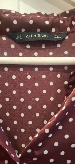 Blusa Zara Basic lunares talla L