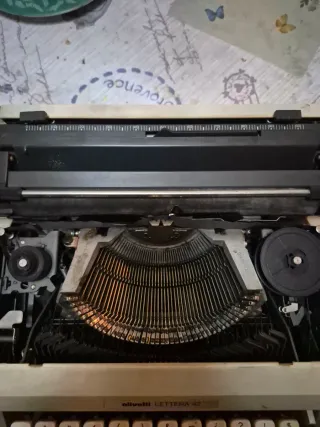 Máquina de escribir Olivetti Lettera 42