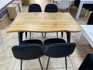 Tavolo da pranzo estensibile + 4 sedie