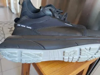 Zapatos de seguridad U-Power negros y grises