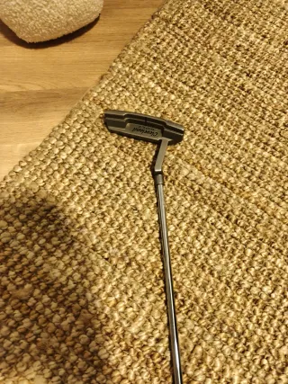 Palo de golf. Putter Cleveland Huntington Beach ⛱️