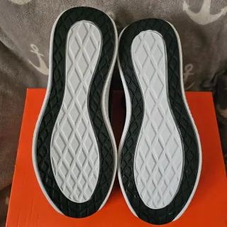 NUEVAS Zapatillas deportivas Jhayber n. 42