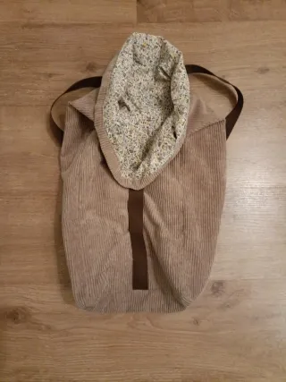 Mochila de pana beige hecha mano