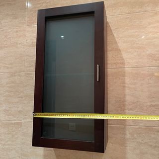 Vitrina de baño wengé con puerta de cristal