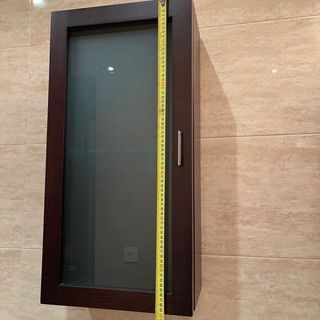 Vitrina de baño wengé con puerta de cristal