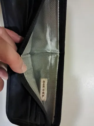 Cartera Diesel Negra con Cremallera