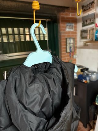 Gilet imbottito nero con cappuccio