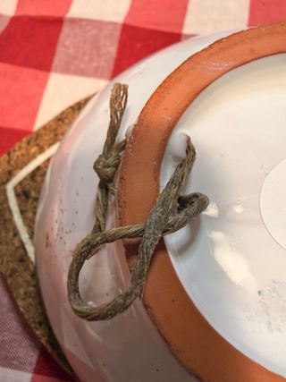 Bol de cerámica azul y blanco con peces