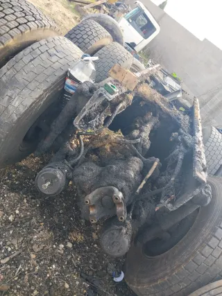 Chasis de camión con ruedas