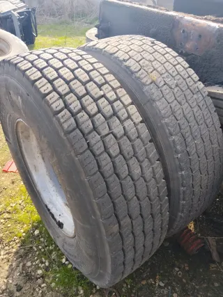 Chasis de camión con ruedas