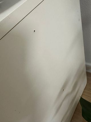 Mueble TV blanco con puertas de cristal