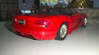 Dodge Viper SRT 10 1:18