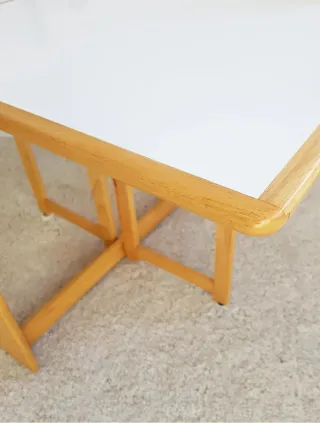 Mesa plegable HABITAT de haya y formica.