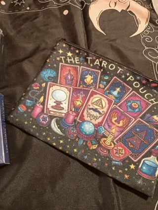 Pack esotérico Tarot, oráculo, tapete y bolso.