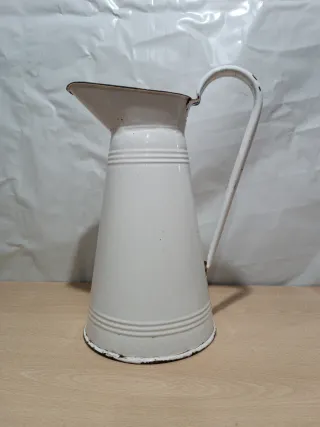 Jarra antigua esmaltada