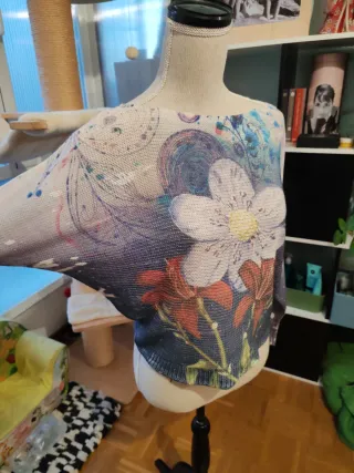 Jersey fino floral muy favorecedor