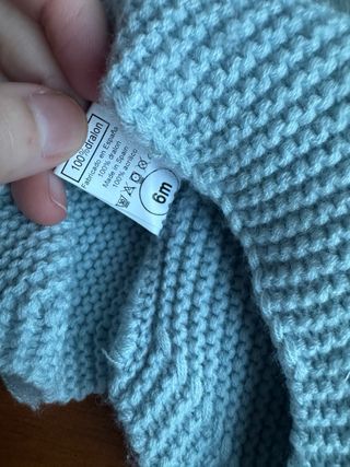 Gorro Pangasa azul empolvadcon pompón pelo natural