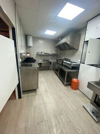 Local comercial en venta en Baza