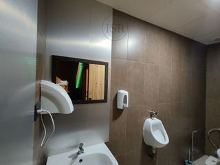 Local comercial en venta en Baza