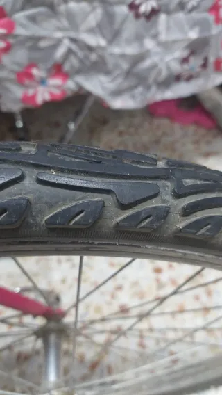 Bicicleta infantil B'TWIN 24 pulgadas con cesta