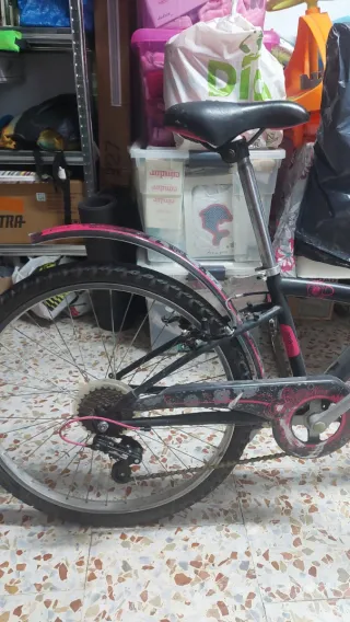 Bicicleta infantil B'TWIN 24 pulgadas con cesta