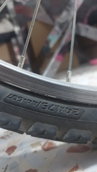 Bicicleta infantil B'TWIN 24 pulgadas con cesta