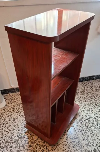 Estantería de madera para libros
