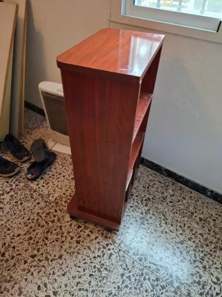 Estantería de madera para libros