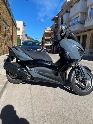 Yamaha XMAX 300cc gris Automática