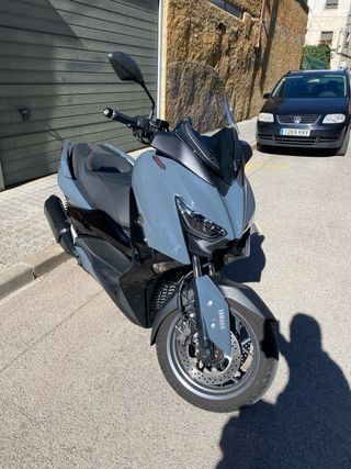 Yamaha XMAX 300cc gris Automática