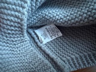 Gorro infantil Pangasa gris con pompón pelo natura