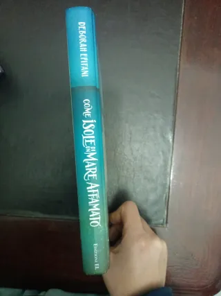 Come isole di un mare affamato