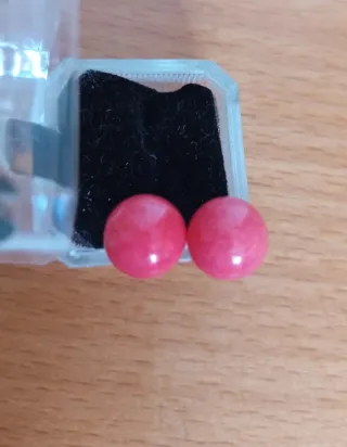 Pendientes de piedra roja