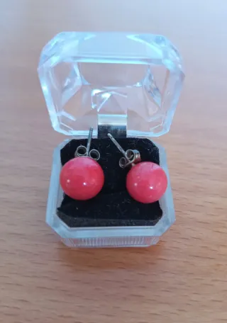 Pendientes de piedra roja