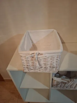 4 cestas de mimbre y tela