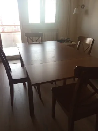 Conjunto mesa y 4 sillas de madera