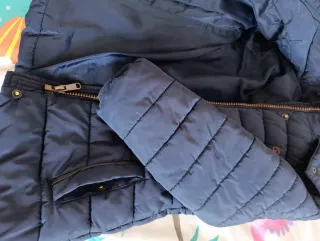 Chaqueta C&A niña azul marino con capucha