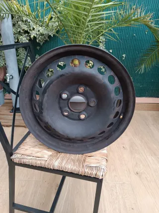 Tapacubos y Llanta de Acero VW