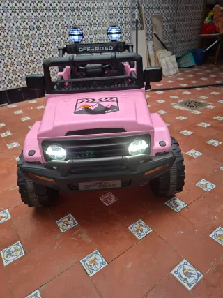 Coche infantil rosa todoterreno