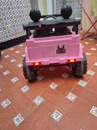 Coche infantil rosa todoterreno