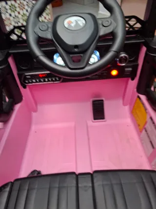 Coche infantil rosa todoterreno