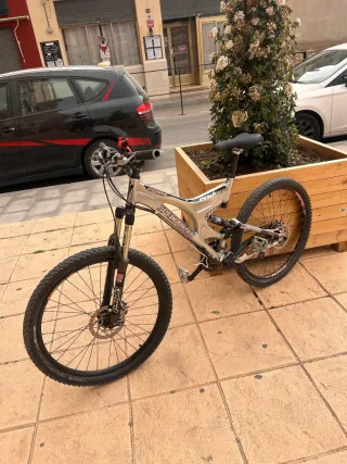 Bicicleta MTB Specialized