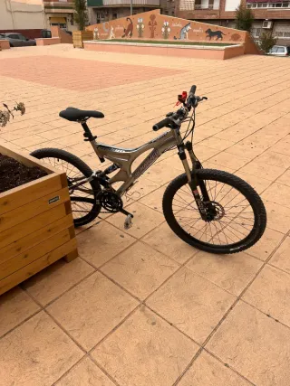 Bicicleta MTB Specialized