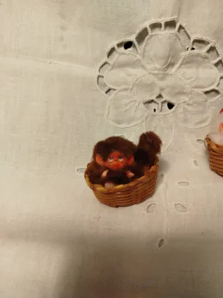 2 Mini Monchhichi in cestino da collezione