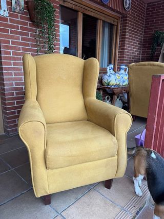 2 Sillones Orejeros Mostaza precio negociable