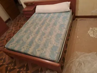 Mobile vetrina in legno per soggiorno