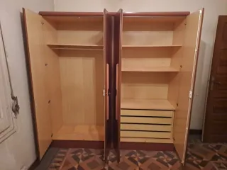 Mobile vetrina in legno per soggiorno