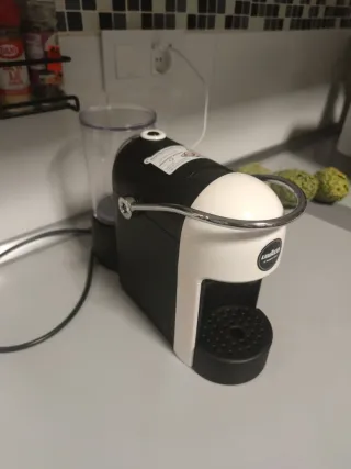 Cafetera Lavazza A Modo Mio Blanca