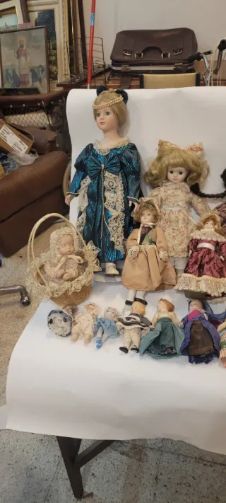 Lott di 19 bambole antiche