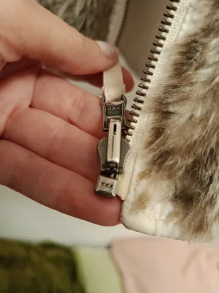 Chaleco GAP piel sintética beige